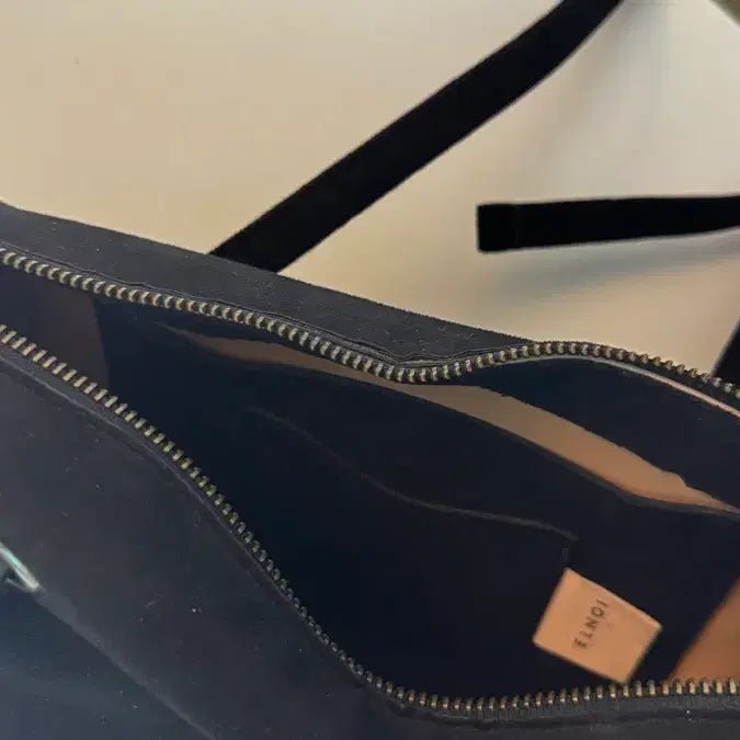 [BUNJANG] ELNOI Black Suede Shoulder Bag / ELNOI 엘노이 - 블랙 스웨이드 숄더백