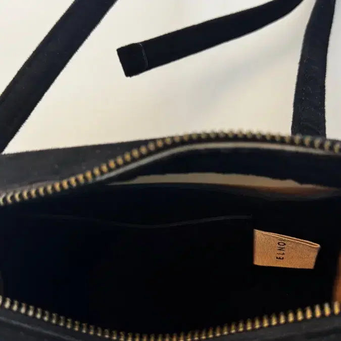 [BUNJANG] ELNOI Black Suede Shoulder Bag / ELNOI 엘노이 - 블랙 스웨이드 숄더백