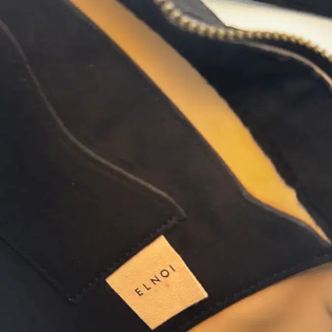 [BUNJANG] ELNOI Black Suede Shoulder Bag / ELNOI 엘노이 - 블랙 스웨이드 숄더백