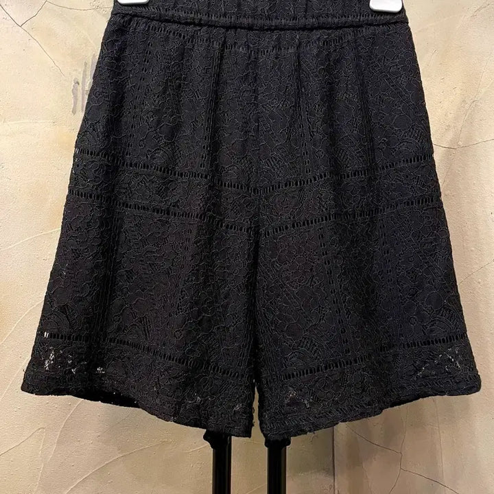 [BUNJANG] Anna Sui Lace Shorts / 아나수이 레이스 반바지 66