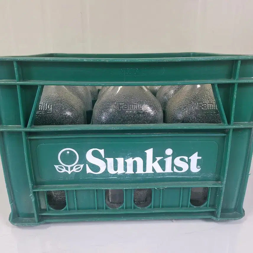 [BUNJANG] Vintage Juice Bottles Bundle (Lotteria Samkang, Haetae Sunkist) / 근대사 수집 옛날 민속품 롯데삼강 해태썬키스트 쥬스병 1박스 9개