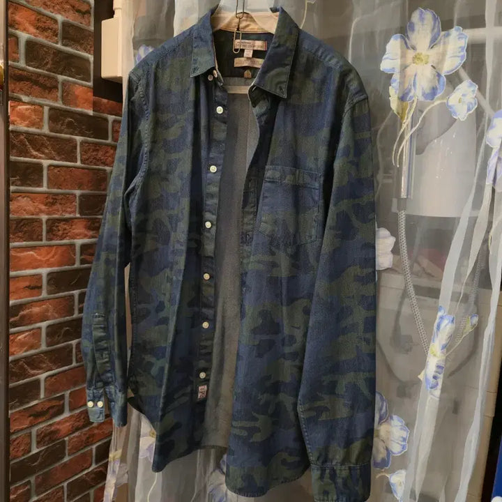 [BUNJANG] Banana Republic Camouflage Denim Shirt / 바나나리퍼블릭 카모플라쥬 셔츠