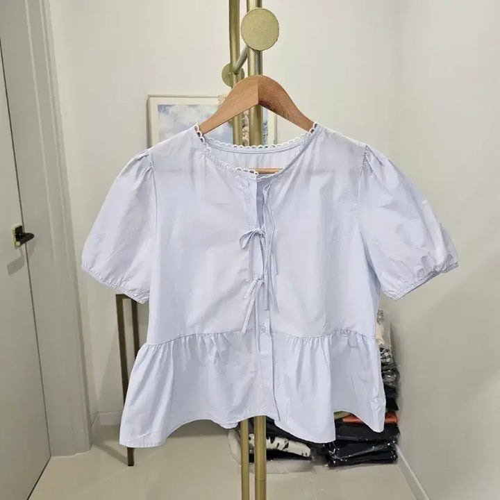 [BUNJANG] Peplum Ribbon Lace Blouse / 페플럼 리본 레이스 블라우스 색상택1