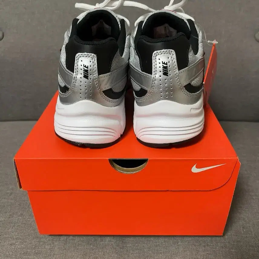 [BUNJANG] Nike Initiator Silver/Red Sneakers / 나이키 이니시에이터