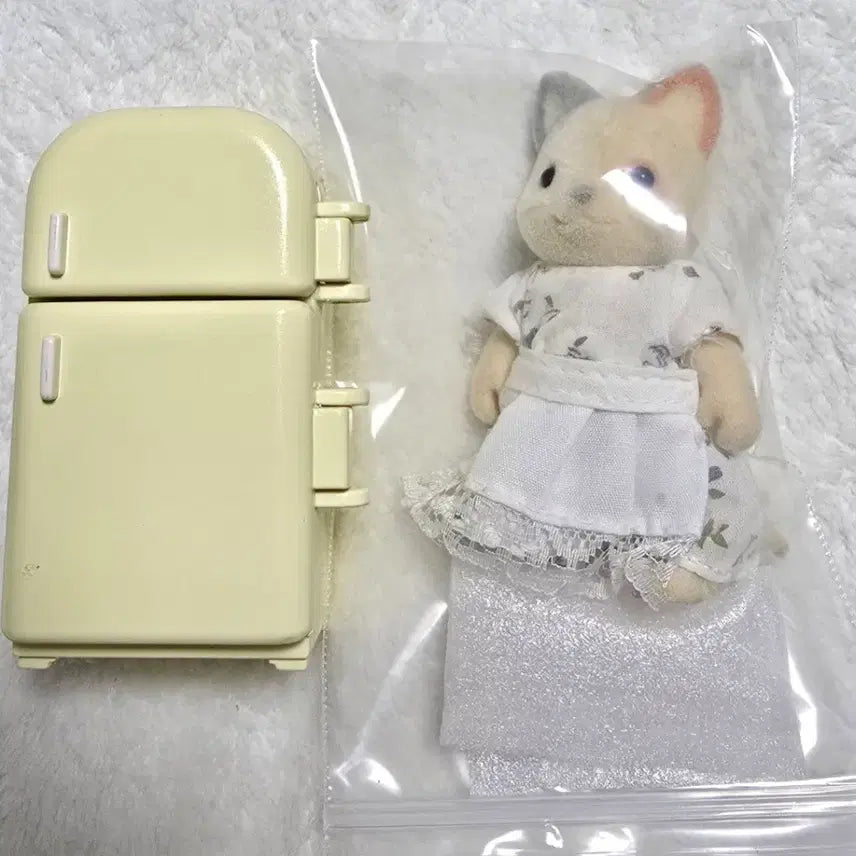 [BUNJANG] Sylvanian Families Washing Machine and Refrigerator / Calico Cat / 실바니안 구번전 세탁기와 냉장고/ 삼색냥이