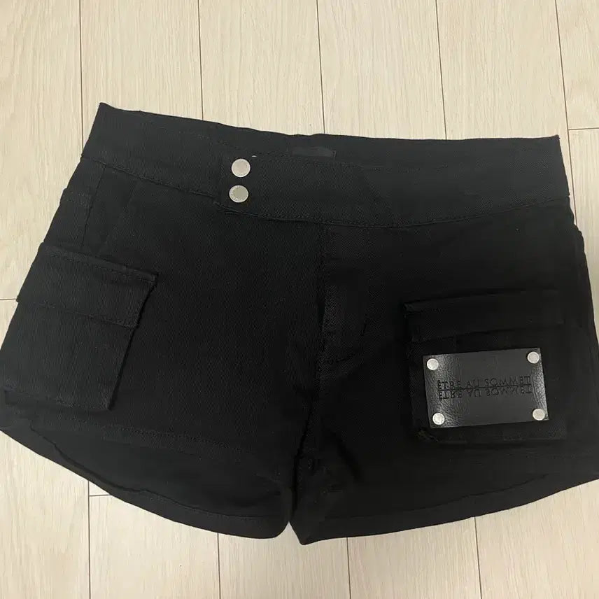 [BUNJANG] ETEOUME Leather Patch Cargo Short Pants / 에트오소메 Leather Patch Cargo Short Pants