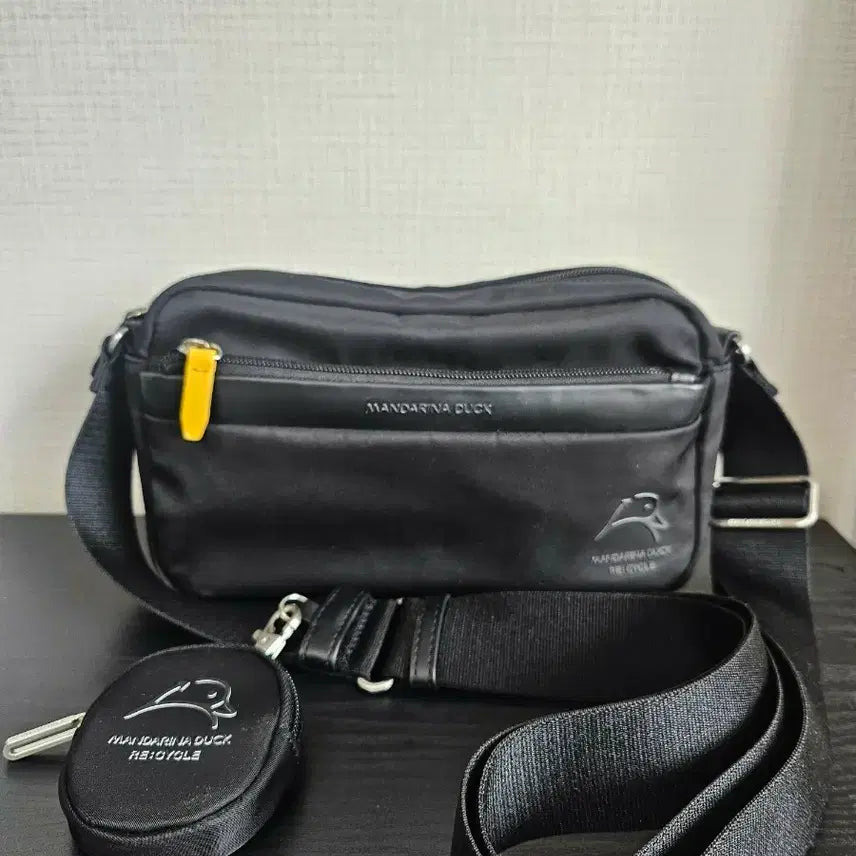 [SOLD OUT] 상태최고)))만다리나덕 블랙 크로스백