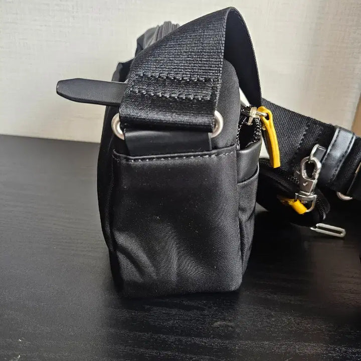 [SOLD OUT] 상태최고)))만다리나덕 블랙 크로스백