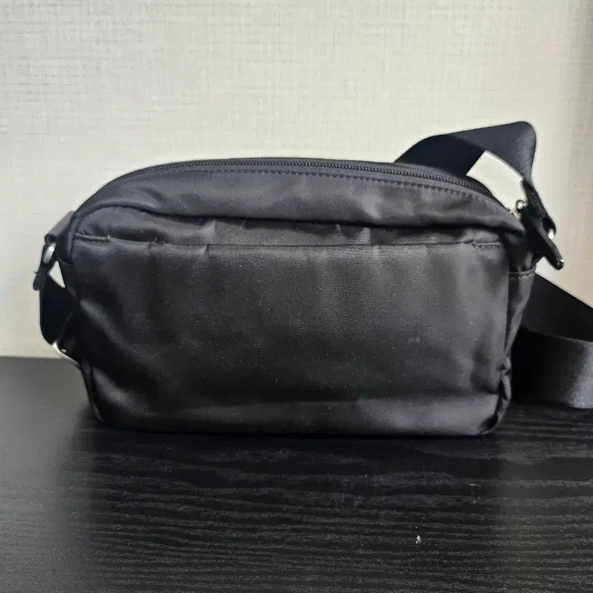 [SOLD OUT] 상태최고)))만다리나덕 블랙 크로스백
