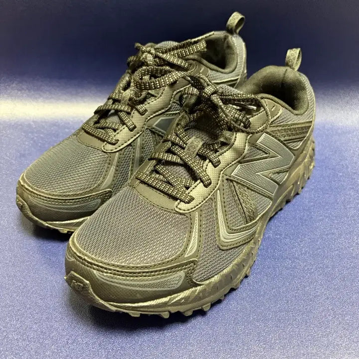 [BUNJANG] New Balance 410v5 2E Black Running Shoes / 뉴발란스 410v5 -2E 블랙 260