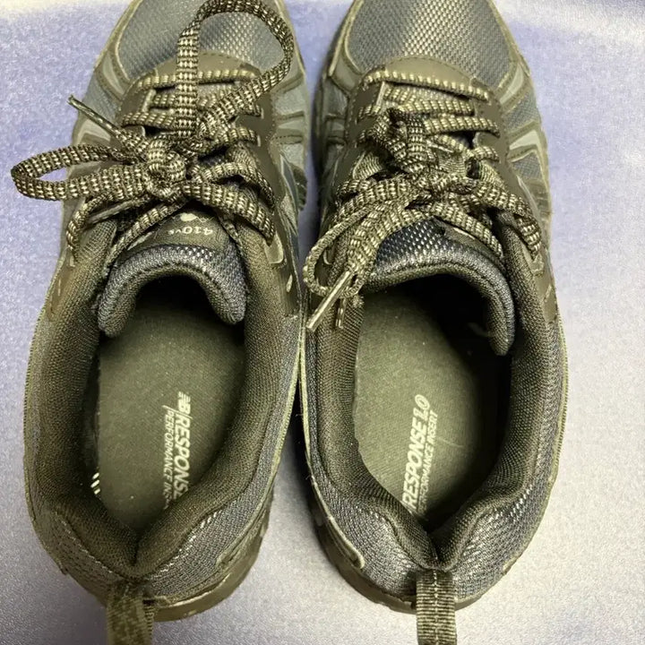 [BUNJANG] New Balance 410v5 2E Black Running Shoes / 뉴발란스 410v5 -2E 블랙 260