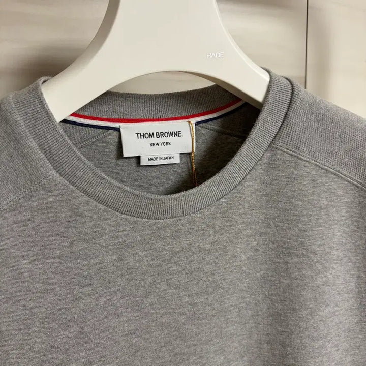 [SOLD OUT] [정품/최상급] 톰브라운 사선완장 반팔티 그레이