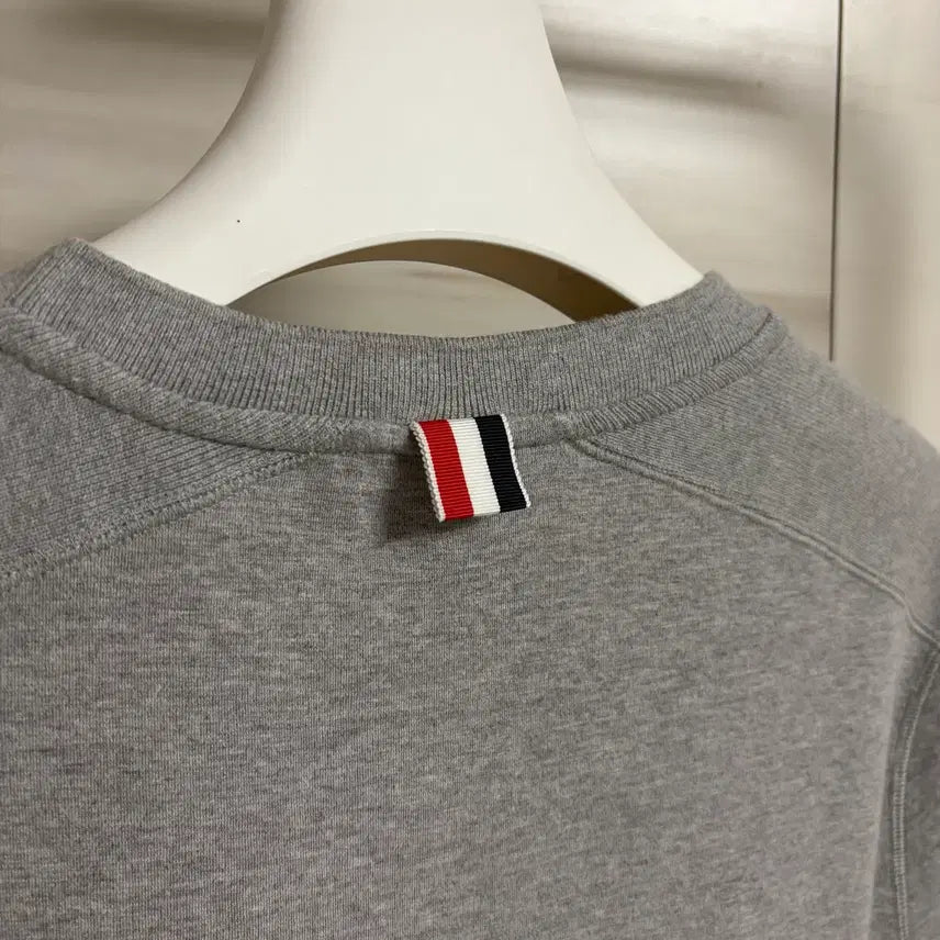 [SOLD OUT] [정품/최상급] 톰브라운 사선완장 반팔티 그레이
