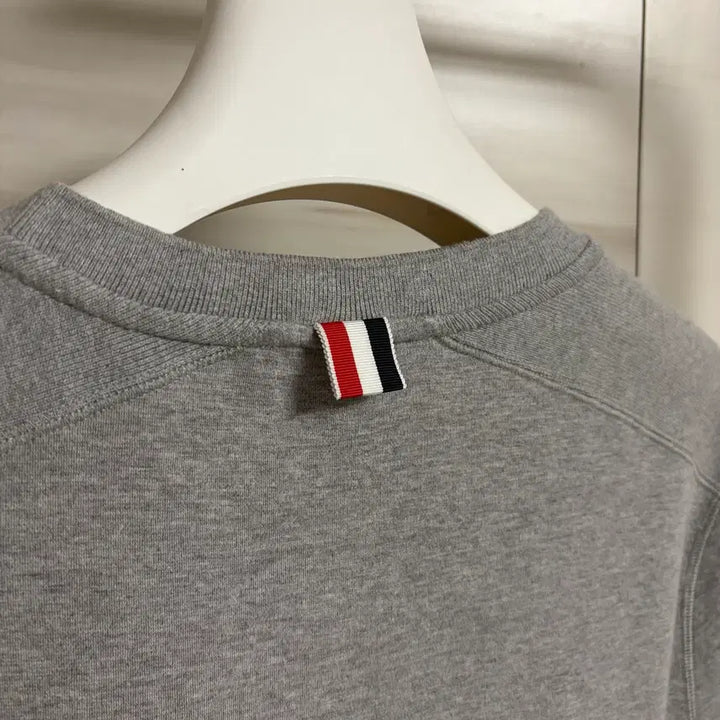 [SOLD OUT] [정품/최상급] 톰브라운 사선완장 반팔티 그레이