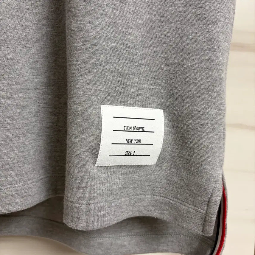 [SOLD OUT] [정품/최상급] 톰브라운 사선완장 반팔티 그레이