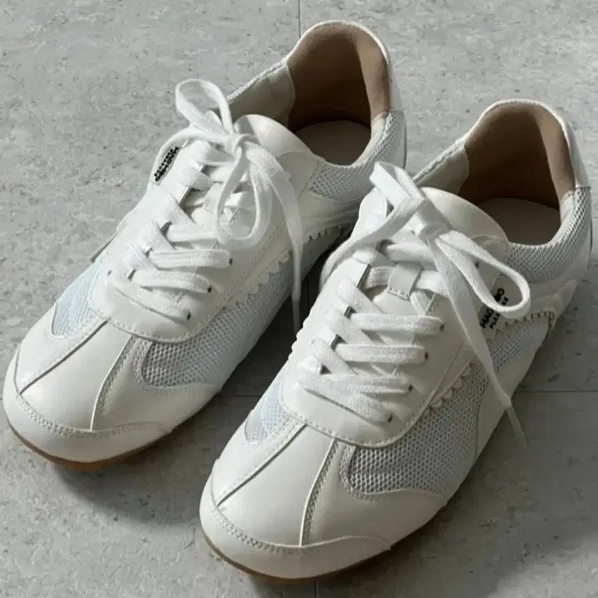 [BUNJANG] Mark Mork Bulthy Flower Sneakers / 마크모크 불티 플라워 운동화 마크모크 여성  스니커즈 마크모크 신발