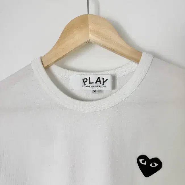 [BUNJANG] Comme des Garçons Black Heart Appliqué T-shirt White XL / 꼼데가르송 블랙하트와펜 반팔티 화이트