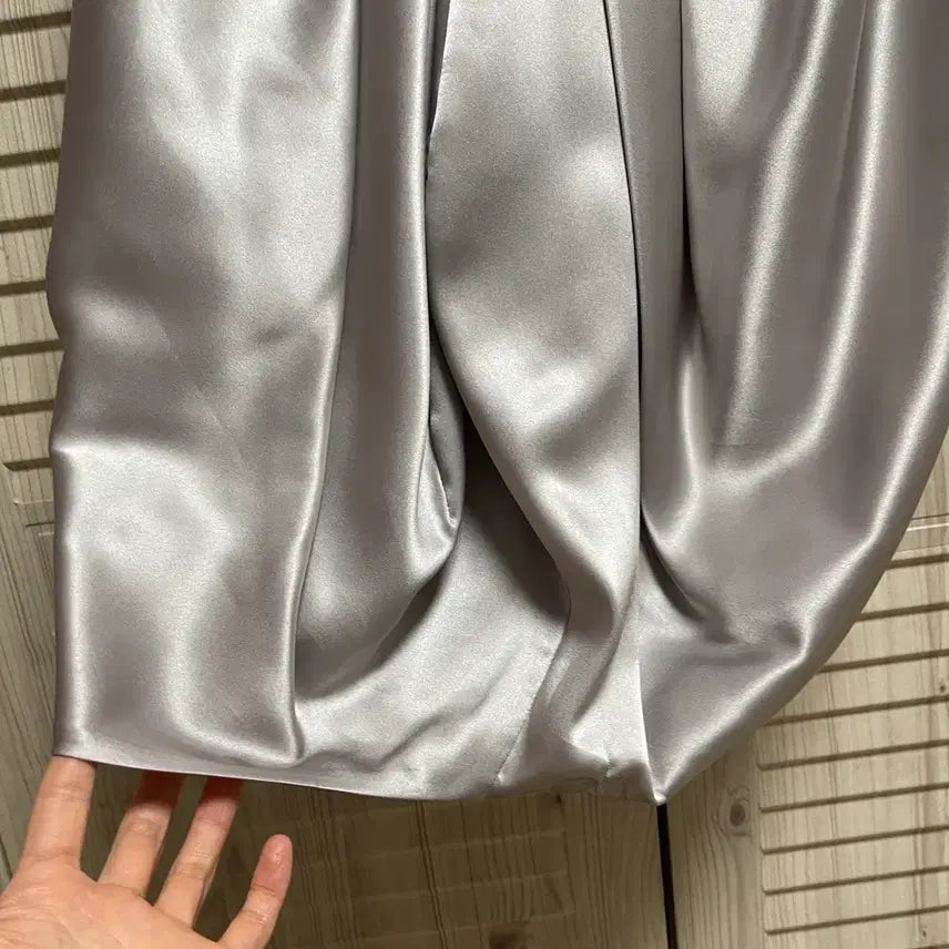 [BUNJANG] Destijl Silver Satin Dress Size 55 / (1회착용)Destijl 은색 원피스 (55)