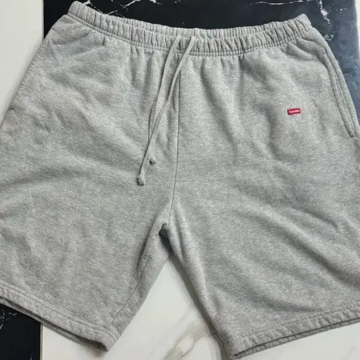 [BUNJANG] Supreme 21fw Small Box Sweat Shorts Heather Grey XL / 슈프림 21fw 스몰 박스 스웨트 쇼츠 헤더 그레이 XL  팝니다