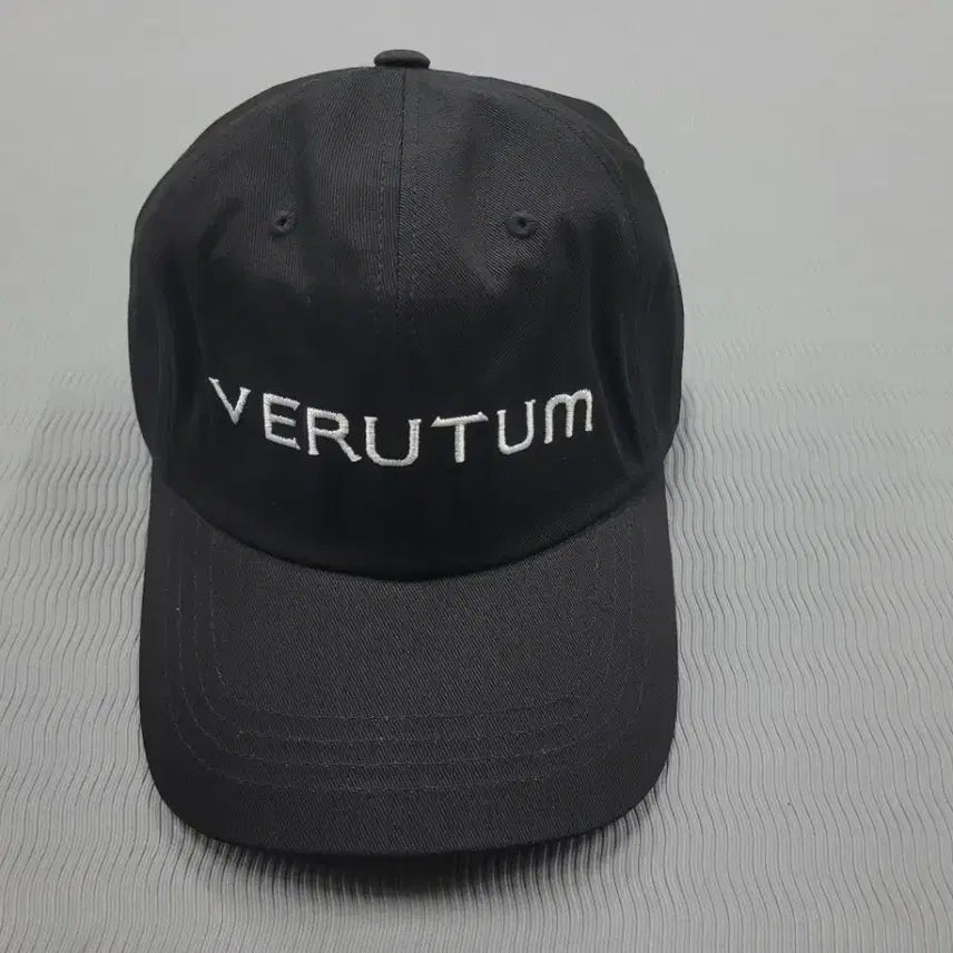 [BUNJANG] VERUTUM Embroidered Logo Ball Cap Black / VERUTUM 볼캡 모자 블랙