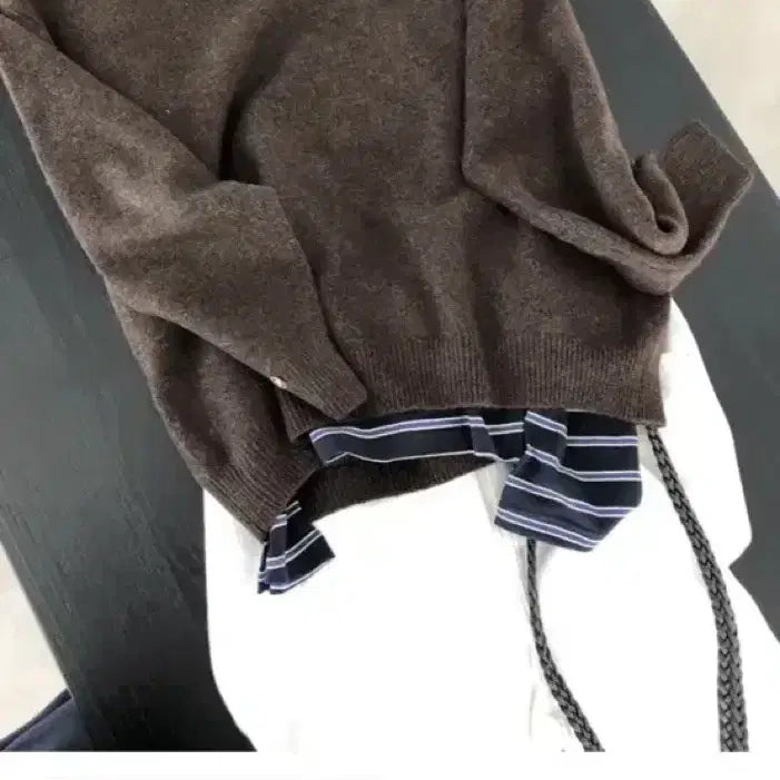 [SOLD OUT] 반택포새상품)유먼트) 봄신상 차드 브이넥 브라운)
