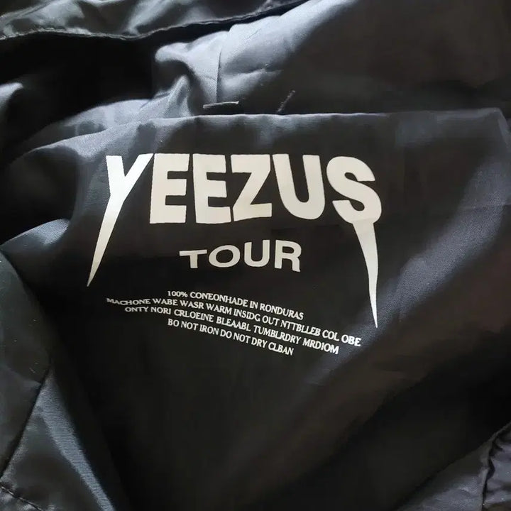 [SOLD OUT] 이지시즌1 yeezus투어 바람막이 공식머천