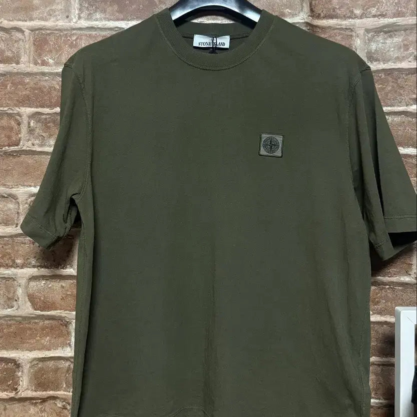 [BUNJANG] Stone Island 25ss Patch Logo T-Shirt Military Green / 스톤아일랜드 25ss 패치 로고 티셔츠 밀리터리 그린