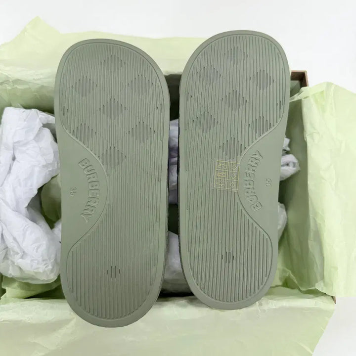 [BUNJANG] Burberry Check Pattern Slippers / 버버리 체크 슬리퍼 / 정품 / 박스풀 구성