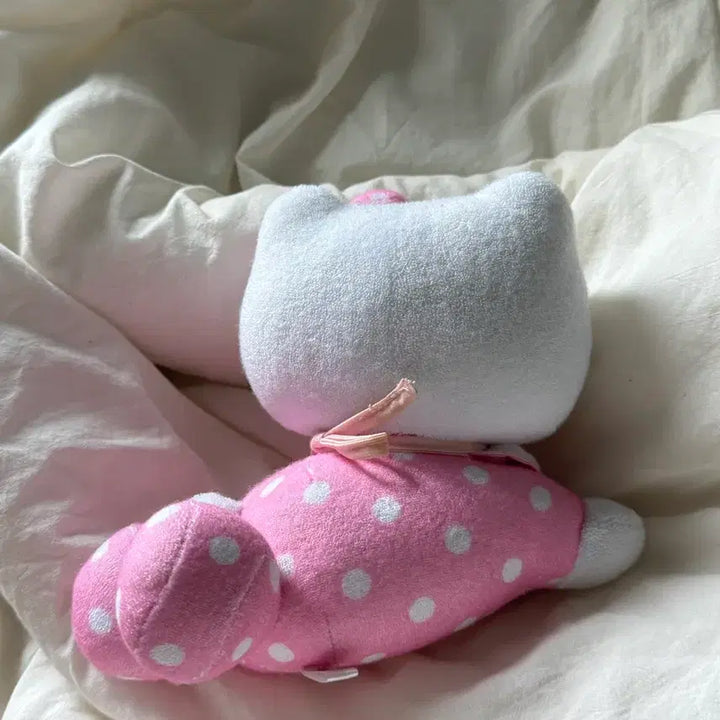 [BUNJANG] Classic Baby Kitty "Eong-eong-ki" Rattle Doll / 고전 베이비 키티 엉엉키 아기 키티