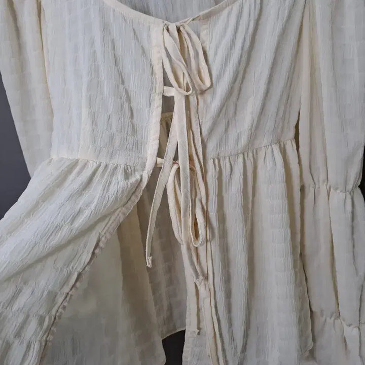 [BUNJANG] Seersucker Ivory Open Blouse / 시어서커소재 아이보리 끈 오픈 블라우스 퍼프소매