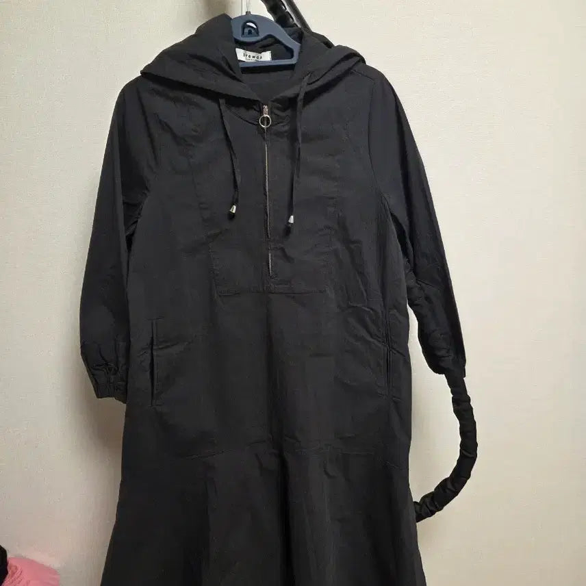 [SOLD OUT] 블랙 후드 아노락 롱 원피스