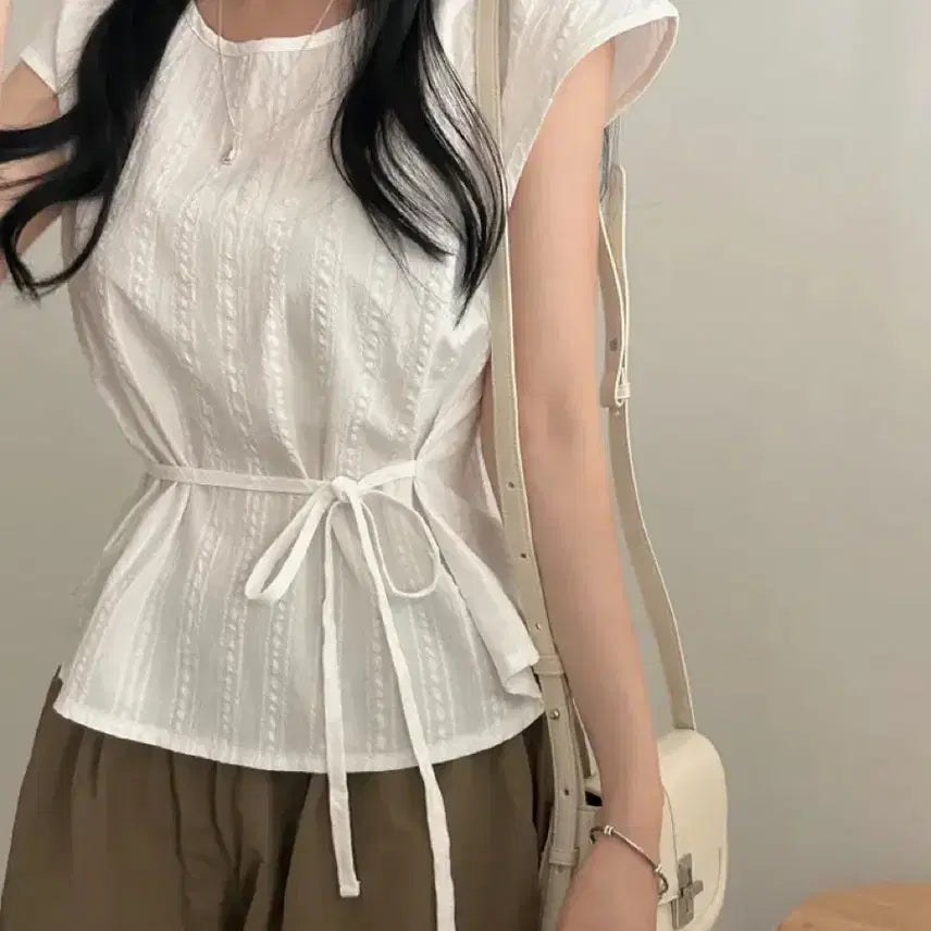 [BUNJANG] Sleeveless Short-Sleeve Blouse (Black) / 캡소매 반팔 블라우스 (블랙)