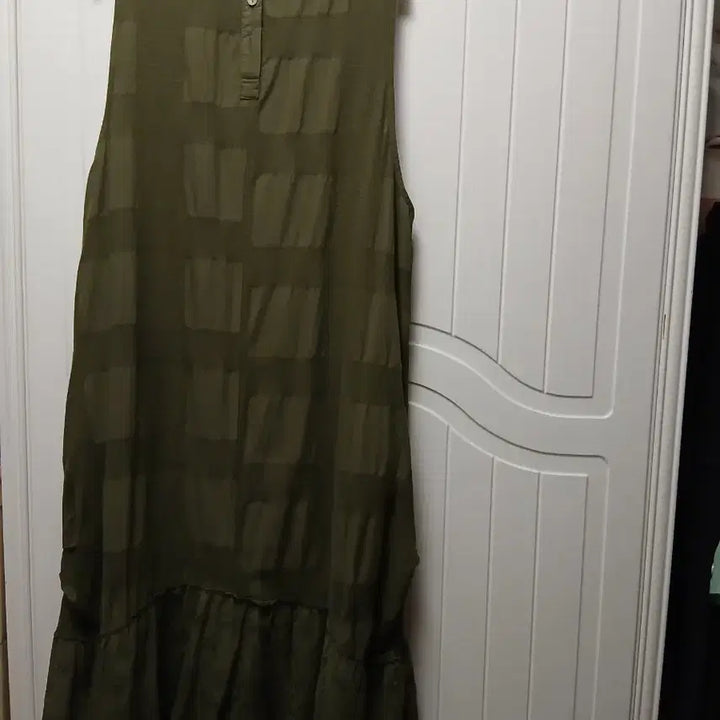 [BUNJANG] Supreme Khaki Ruffle Long Dress / 슈프림스 카키색 캉캉 롱 원피스
