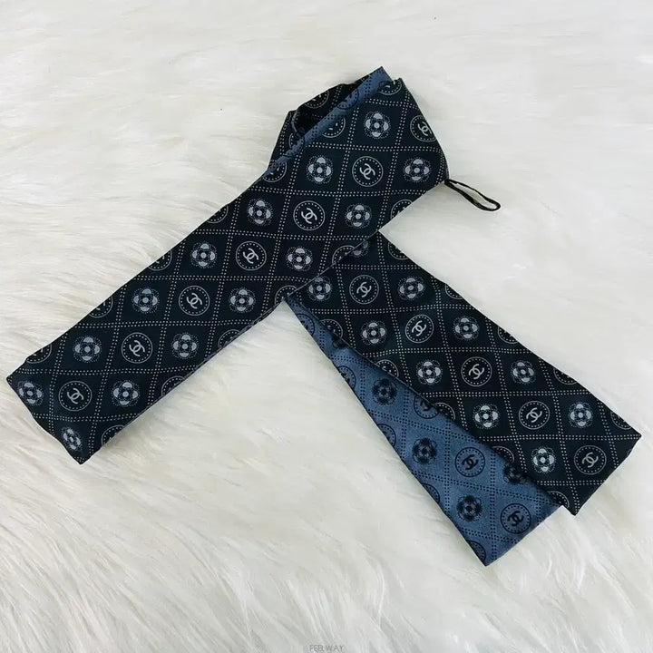 [SOLD OUT] 샤넬 AA7667 CC 도트 슬림 트윌리 스카프 방도