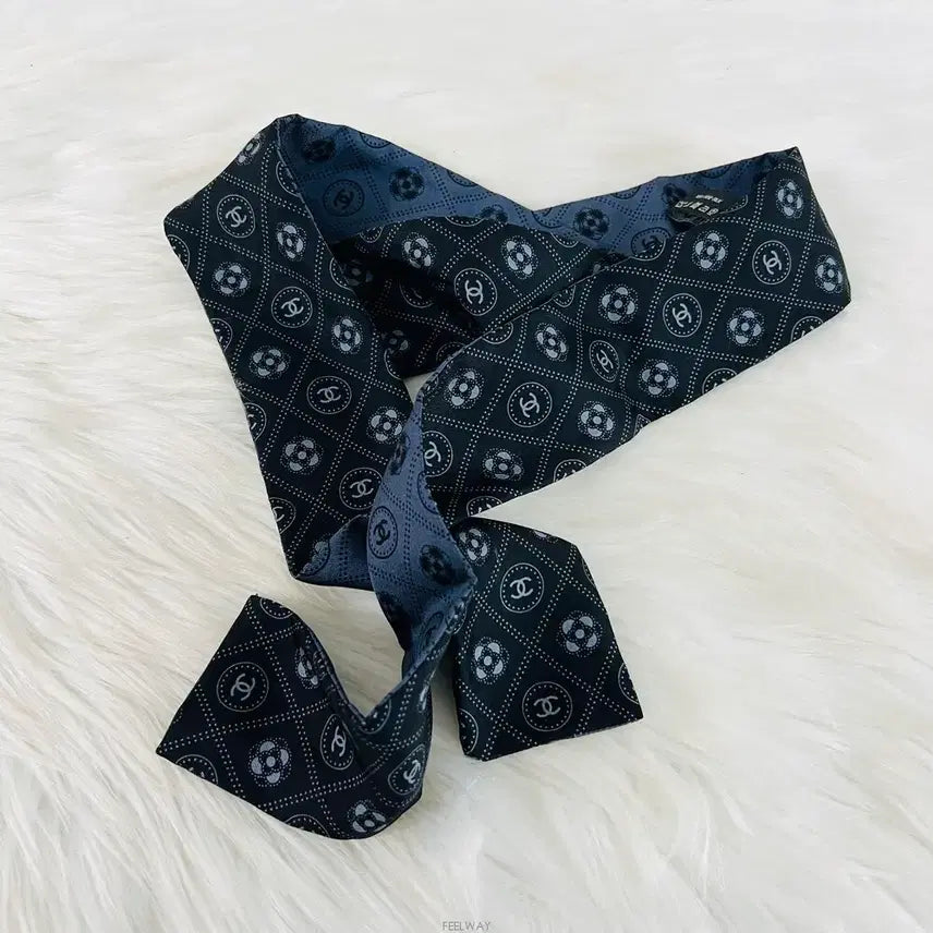 [SOLD OUT] 샤넬 AA7667 CC 도트 슬림 트윌리 스카프 방도