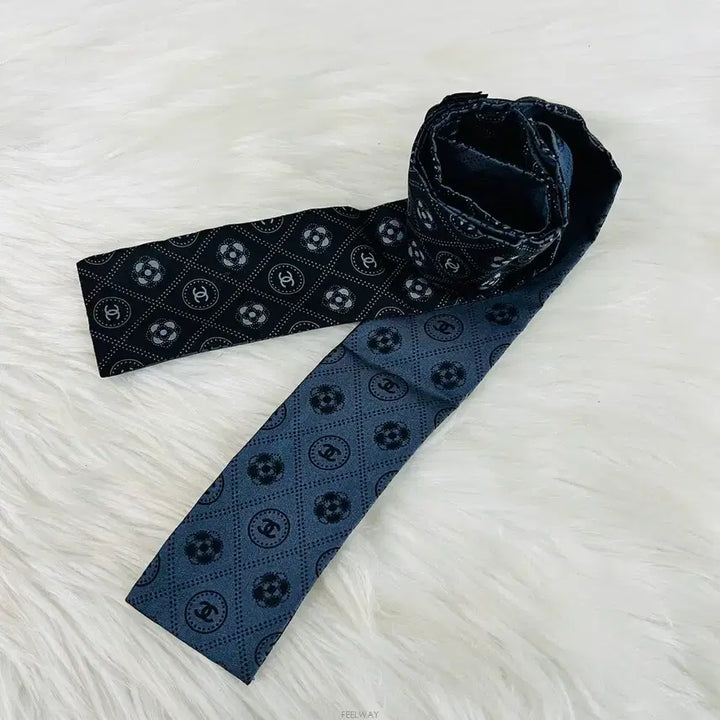 [SOLD OUT] 샤넬 AA7667 CC 도트 슬림 트윌리 스카프 방도