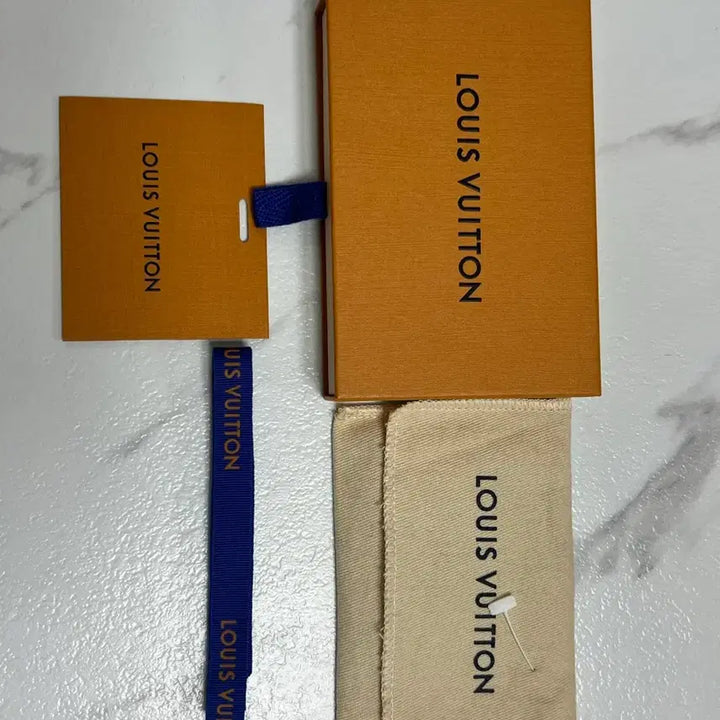 [BUNJANG] Louis Vuitton Portecartes Magnetic / MagSafe Card Holder / [정품] 새상품급 / 루이비통 포르트카르트 마그넷 / 맥세이프 카드지갑