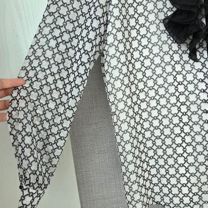 [BUNJANG] MOJO.S.FINE Frill Blouse / 모조에스핀 프릴 블라우스
