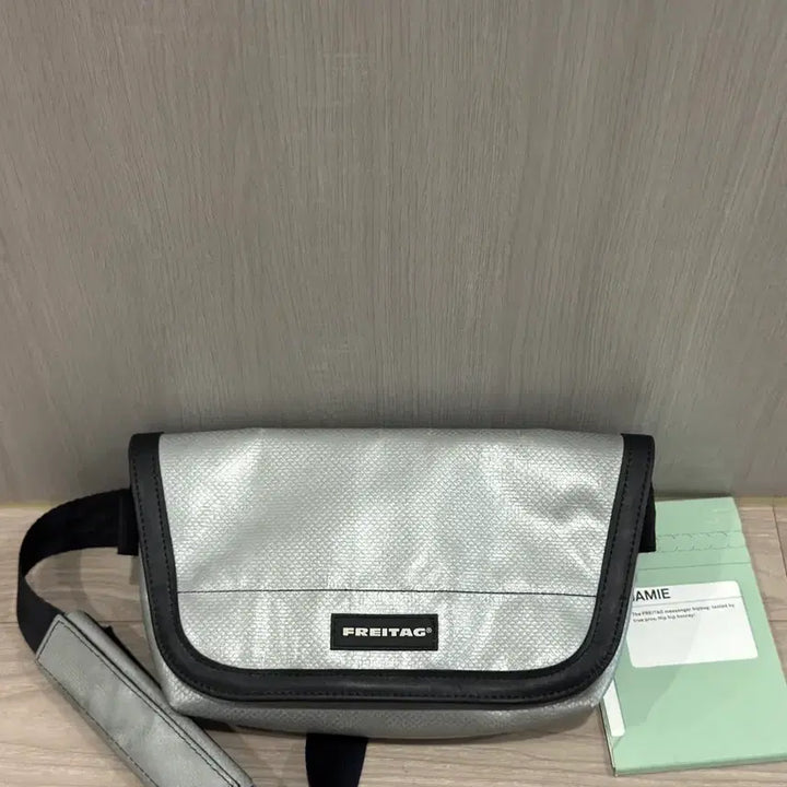 [BUNJANG] Freitag Jamie Silver Messenger Bag with Magnetic Velcro / 프라이탁 제이미 실버+자석벨크로