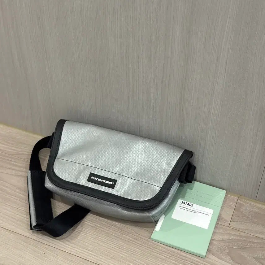 [BUNJANG] Freitag Jamie Silver Messenger Bag with Magnetic Velcro / 프라이탁 제이미 실버+자석벨크로