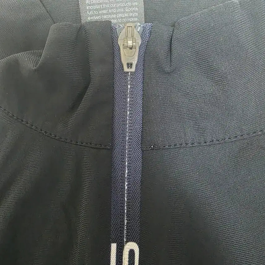 [SOLD OUT] 데상트 스위스 트라이애슬론 집업 자켓 L