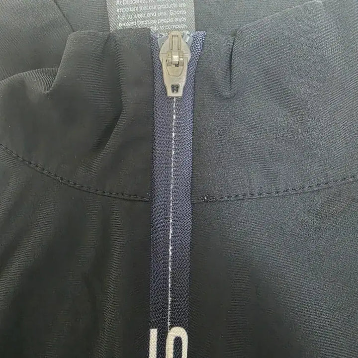 [SOLD OUT] 데상트 스위스 트라이애슬론 집업 자켓 L