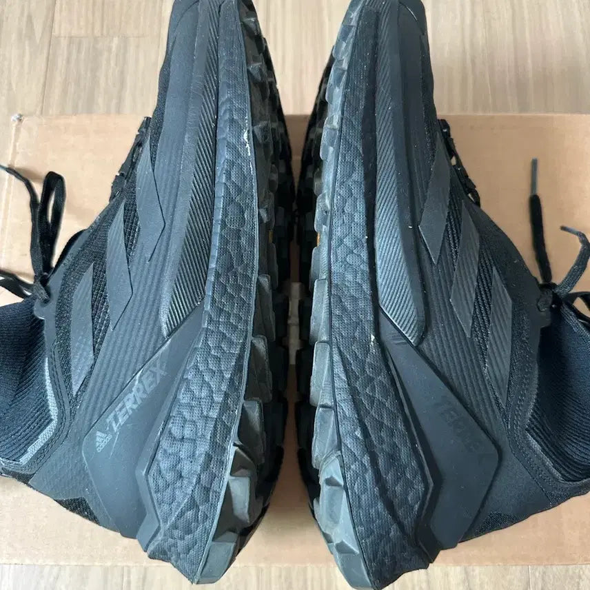 [BUNJANG] Adidas Terrex Free Hiker 2 Hiking Shoes Triple Black 285 / 아디다스 등산화 테렉스 프리 하이커 2 트레킹화 트리플블랙 285