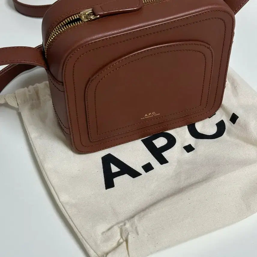 [BUNJANG] A.P.C. Luisette Crossbody Bag / 아페쎄 루이제트 크로스백 카메라백 A.P.C.
