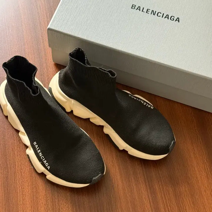 [BUNJANG] Balenciaga Speedrunner Sneakers / 발렌시아가 스피드러너 38
