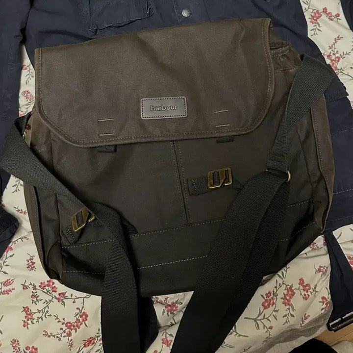 [BUNJANG] Barbour Essential Wax Messenger Bag / 바버 에센셜 왁스 메신저백