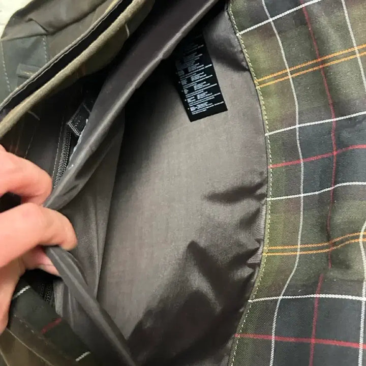 [BUNJANG] Barbour Essential Wax Messenger Bag / 바버 에센셜 왁스 메신저백