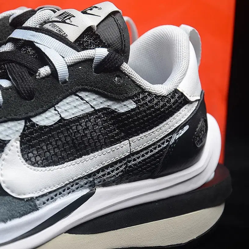 [BUNJANG] Nike Sacai Black White Sneakers (Size 270) / 나이키 사카이 블랙 화이트 운동화 사이즈270