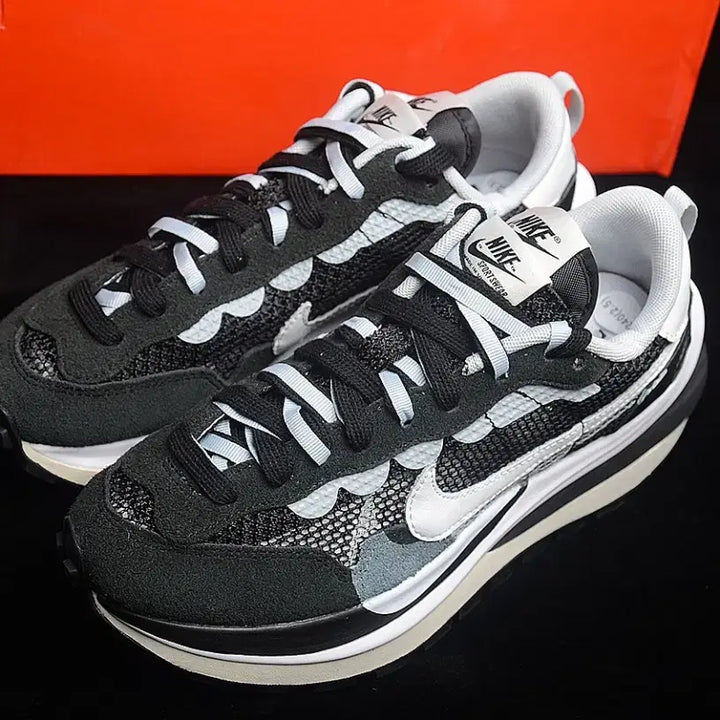 [BUNJANG] Nike Sacai Black White Sneakers (Size 270) / 나이키 사카이 블랙 화이트 운동화 사이즈270