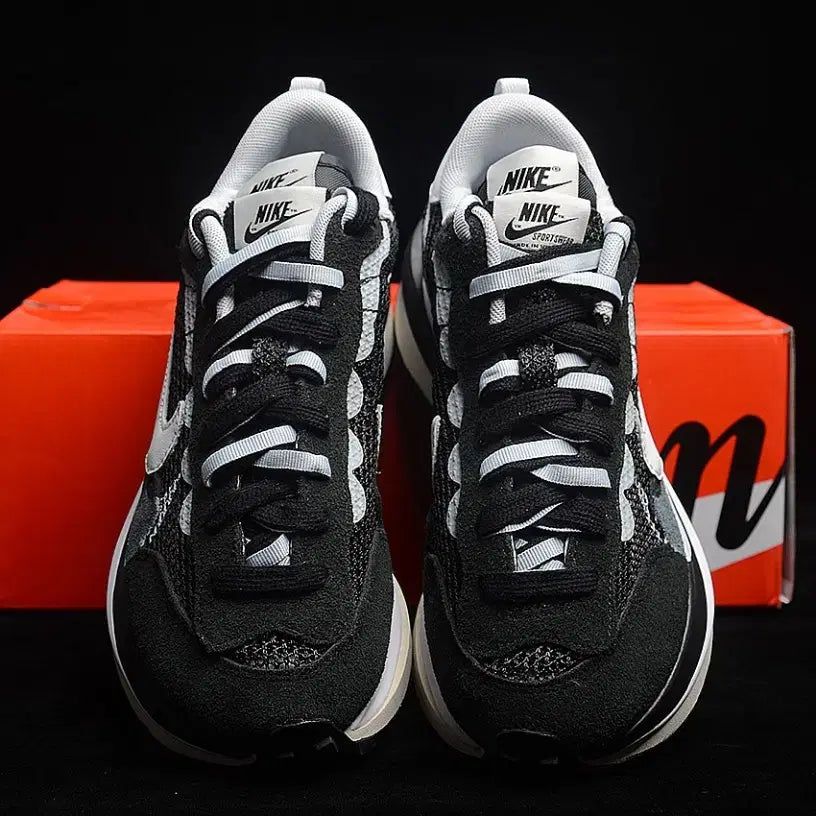 [BUNJANG] Nike Sacai Black White Sneakers (Size 270) / 나이키 사카이 블랙 화이트 운동화 사이즈270